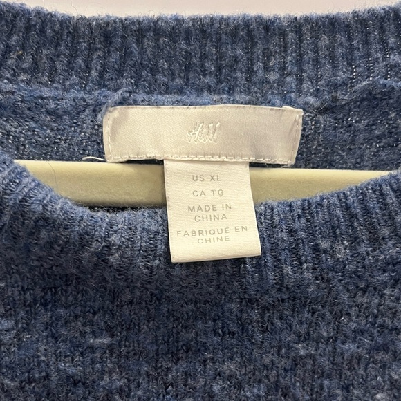 H&M color blocked sweater - Picture 2 of 3